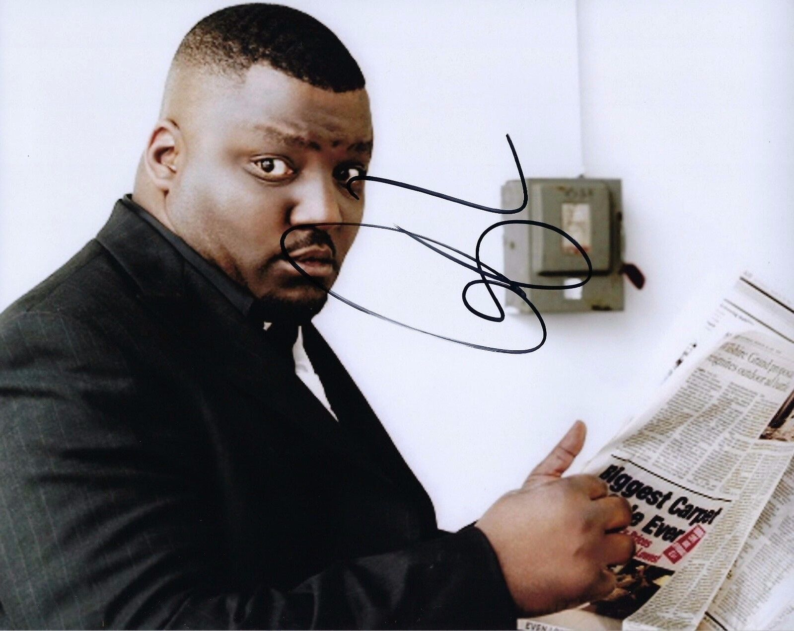 GFA MADtv Comedian Star * ARIES SPEARS * Signed Autographed 8x10 Photo Poster painting MH3 COA