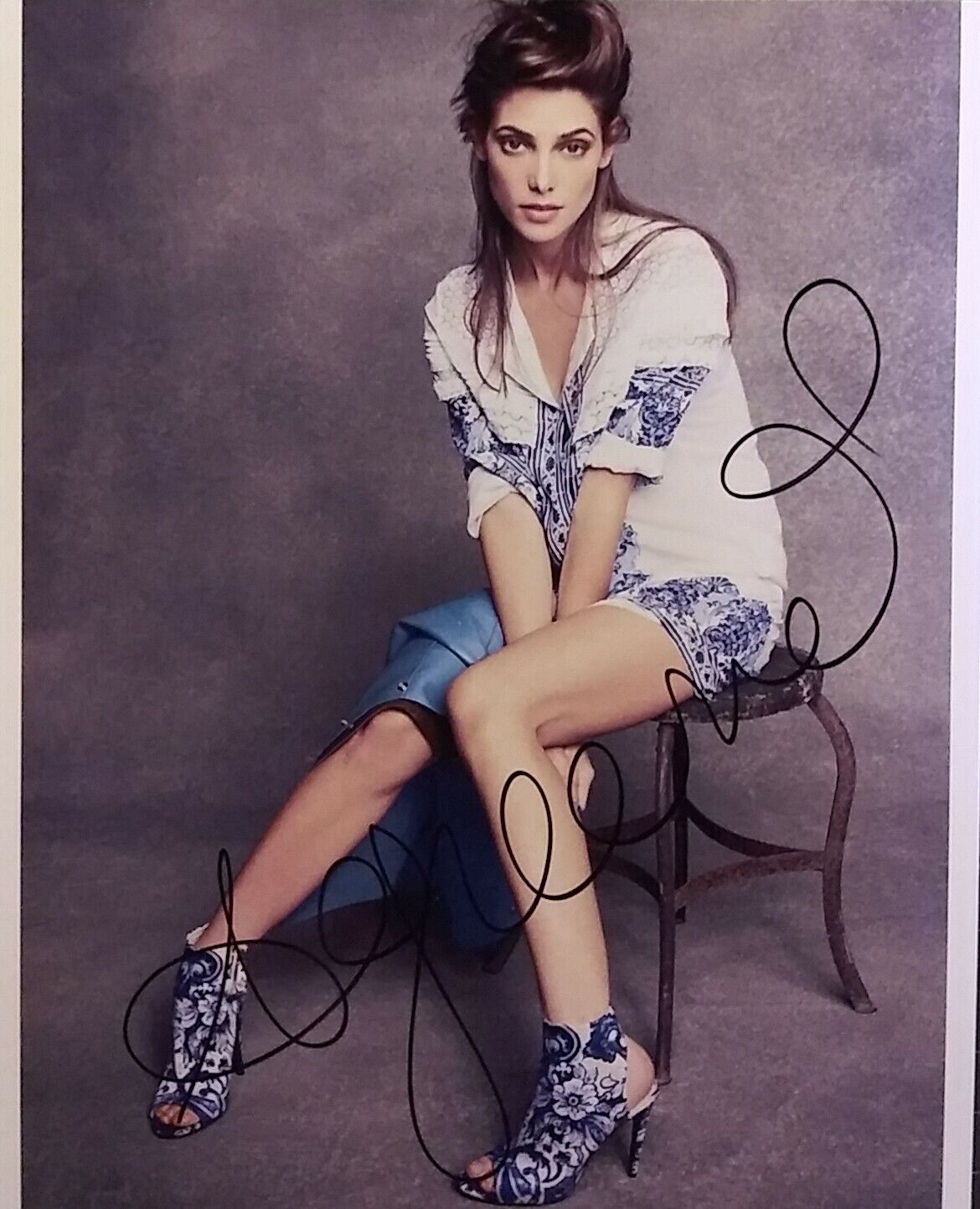 Ashley Greene signed 8 x 10