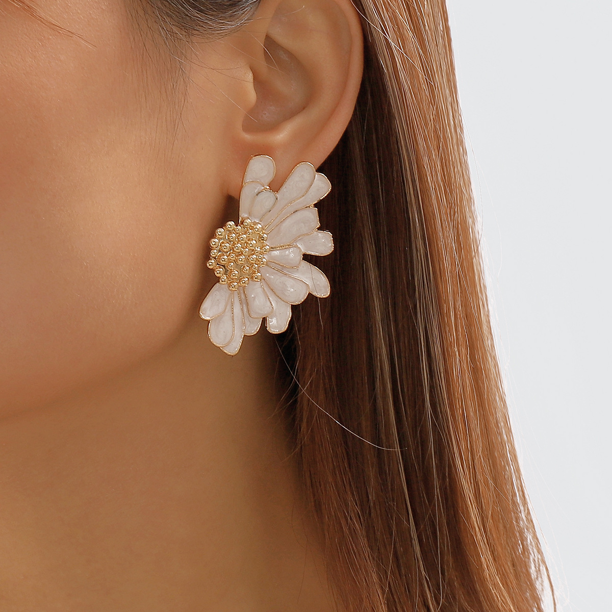 Vintage Alloy Floral Stud Earrings E8418 - Elegant Retro Chic Women's Earwear