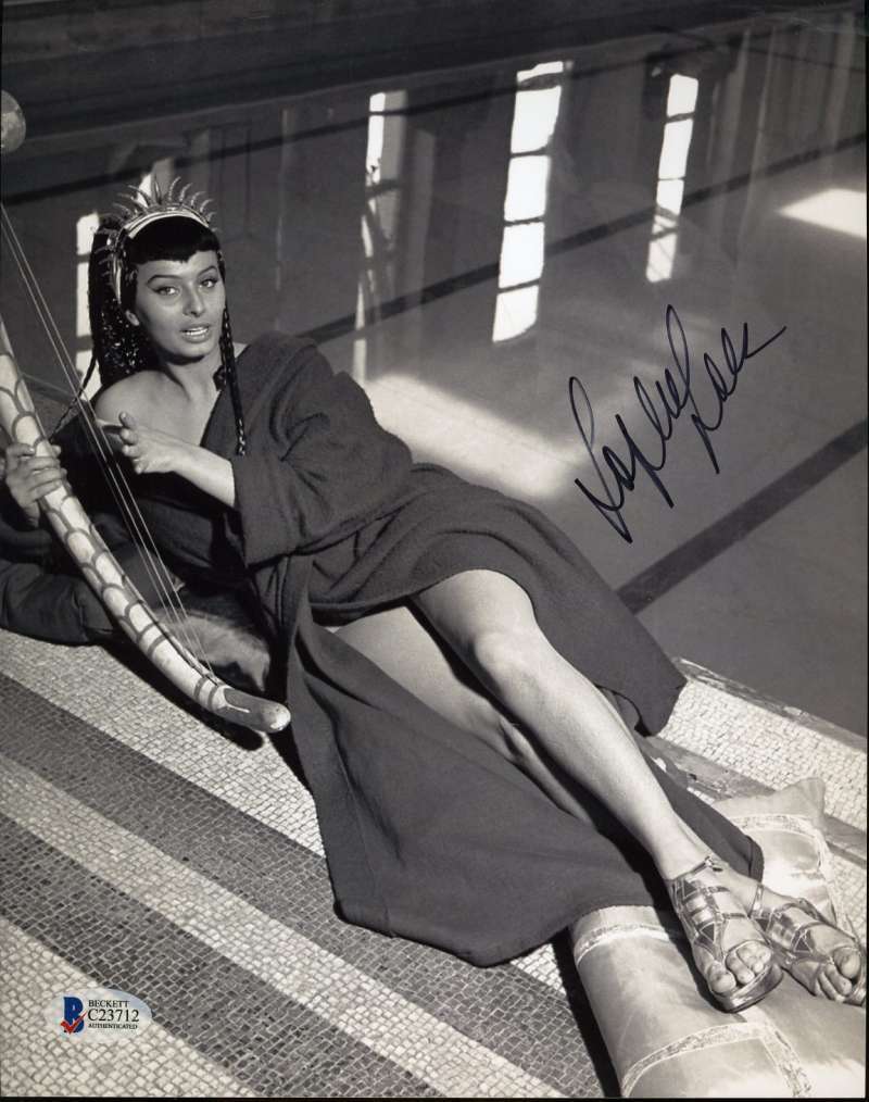 Sophia Loren Hand Signed Bas Beckett 8x10 Photo Poster paintinggraph Autograph Authentic