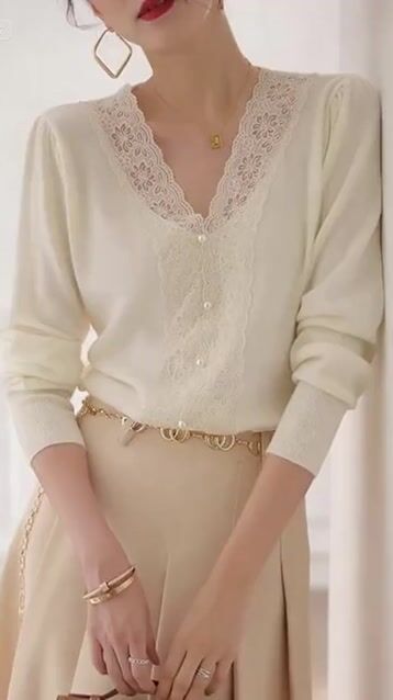 French Style  V-Neck Lace Stitching Knitted Sweater