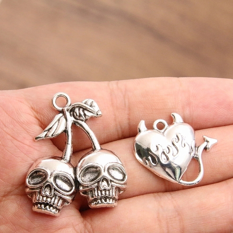 1 Piece Alloy Heart Shape Skull Pendant Jewelry Accessories