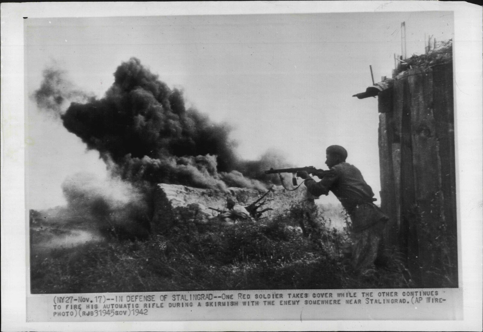 Russian Soviet Red Army battle Nazi Army near Stalingrad 1942 Press Photo Poster painting