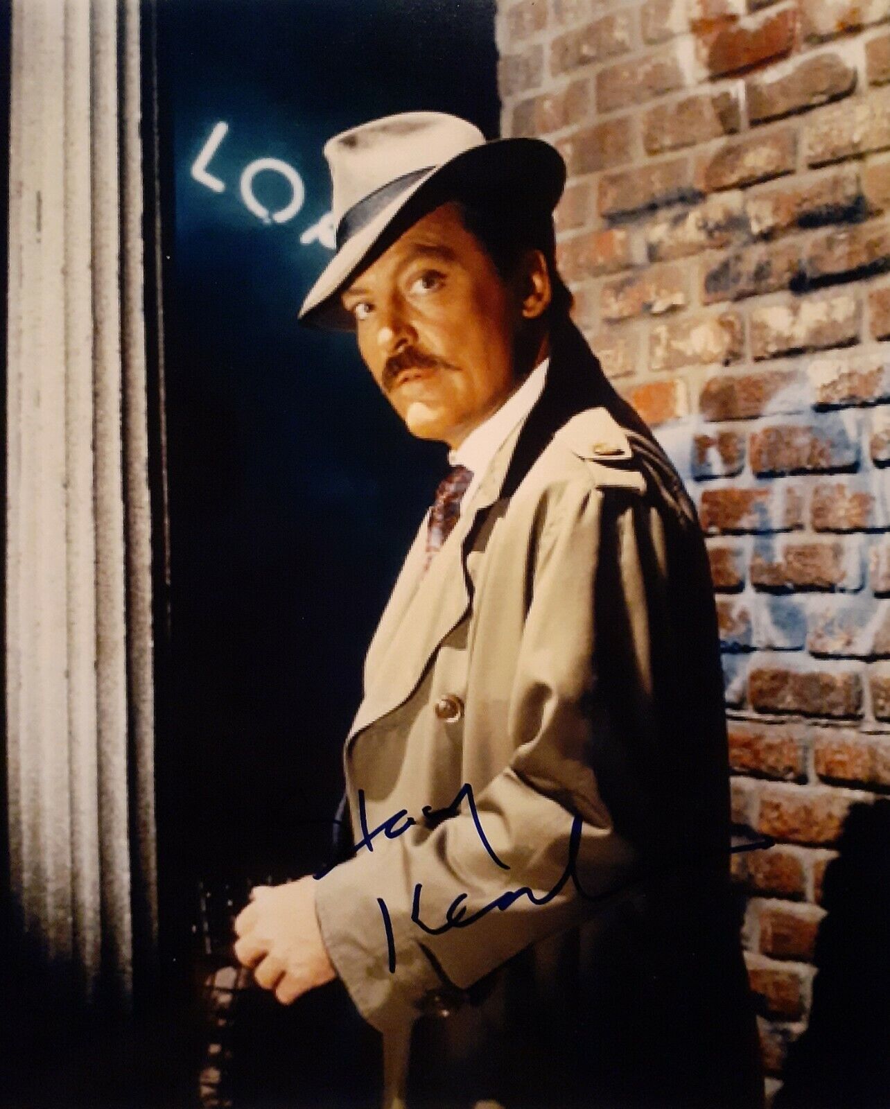 Stacy Keach signed 8x10