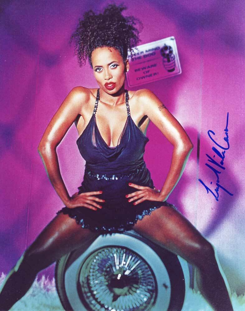 Lisa Nicole Carson In-Person AUTHENTIC Autographed Photo Poster painting SHA #11833