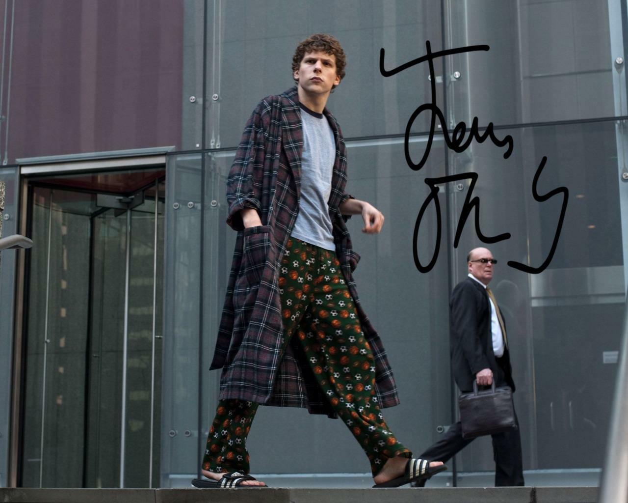 JESSE EISENBERG The Social Network SIGNED AUTOGRAPHED 10 X 8