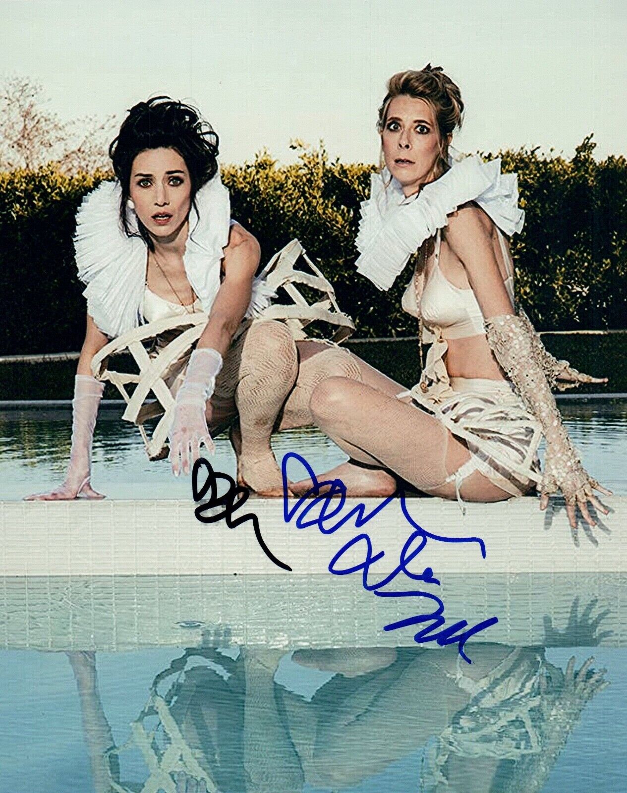 Dawn Luebbe & Jocelyn DeBoer Signed Autographed 8x10 Photo Poster painting GREENER GRASS COA