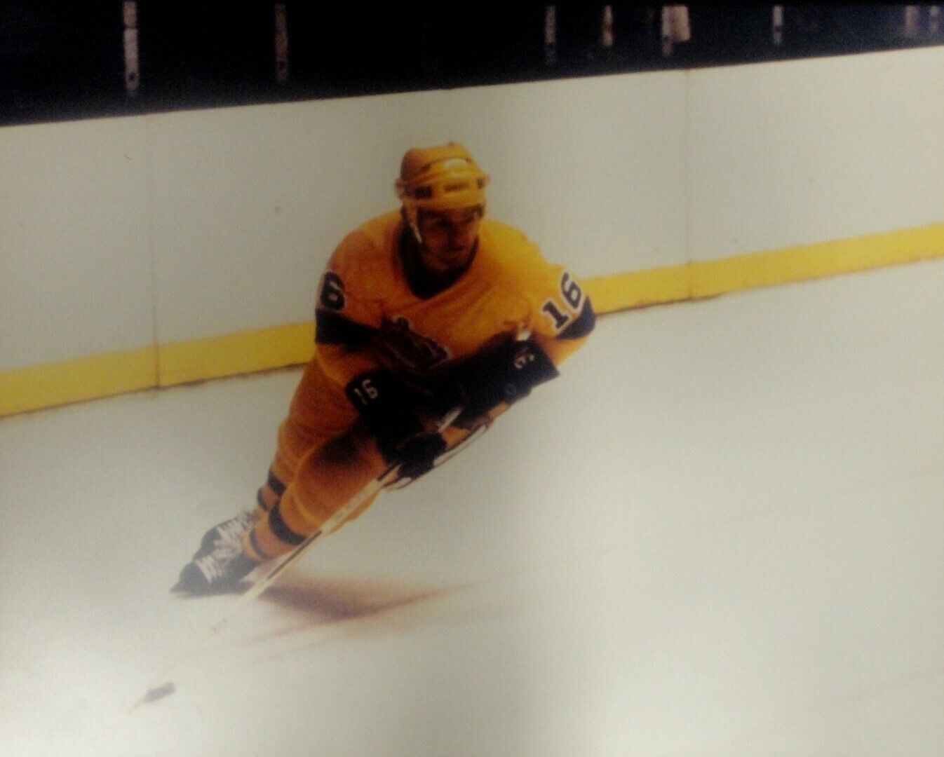 Marcel Dionne Unsigned 16x20 Photo Poster painting Los Angeles Kings Skating Go Kings Go!