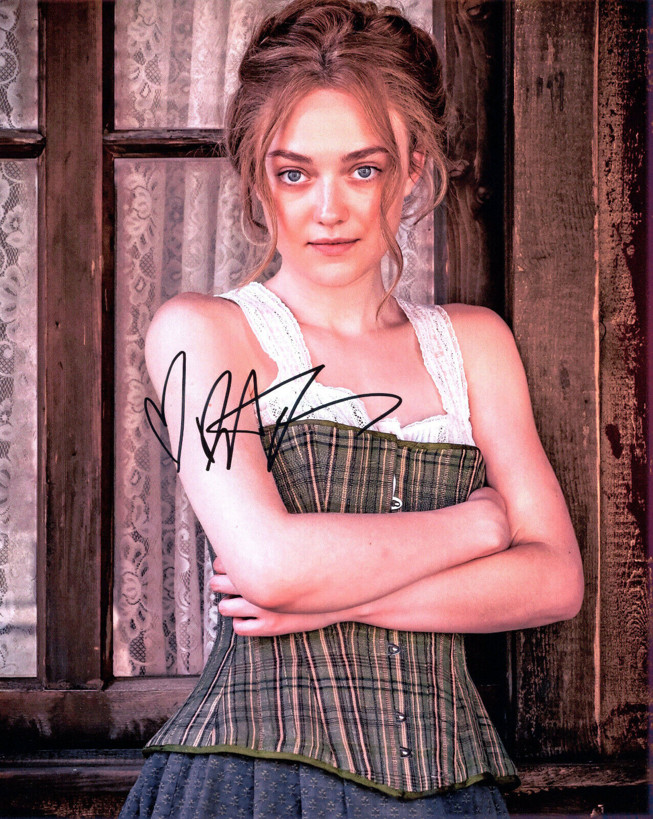 Original Signed Photo Poster painting of Dakota Fanning 10x8 + COA