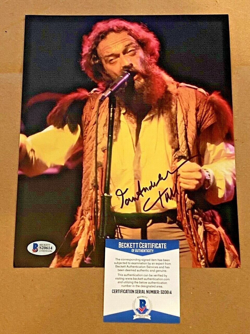 IAN ANDERSON SIGNED 8X10 JETHRO TULL CONCERT Photo Poster painting BECKETT CERTIFIED #2