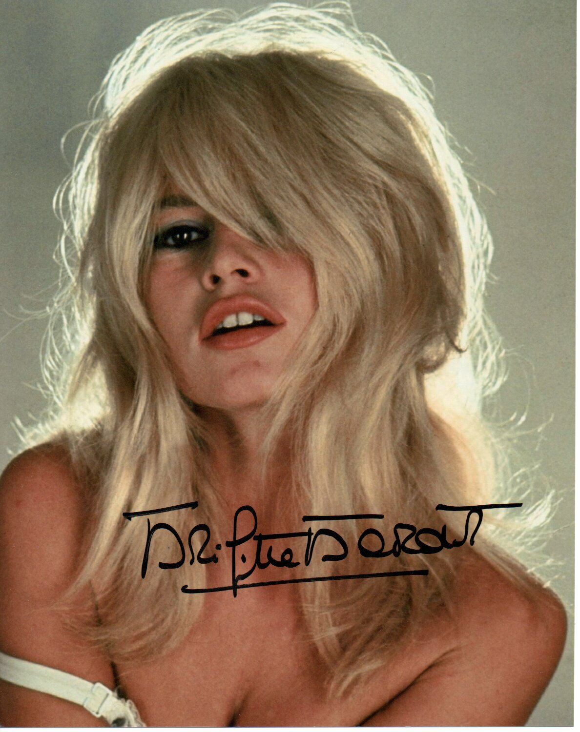 Brigitte Bardot Signed 10-8 Photo Poster painting Autograph Nice Pose