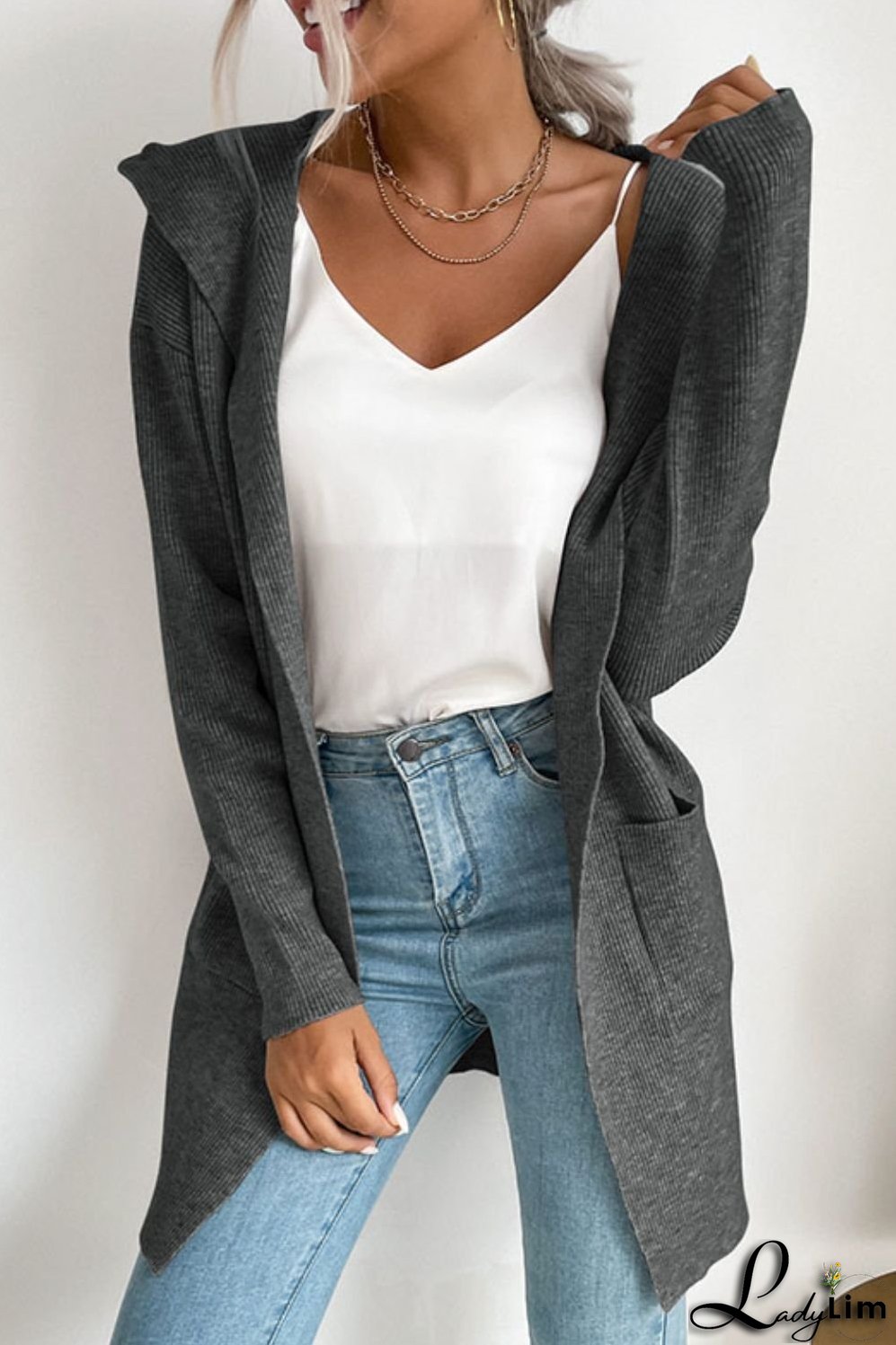 Effortless and Trendy Cardigan