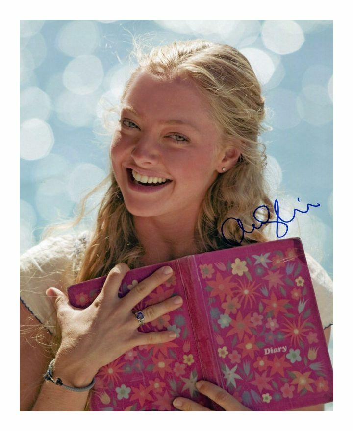 AMANDA SEYFRIED - MAMMA MIA AUTOGRAPH SIGNED PP Photo Poster painting POSTER