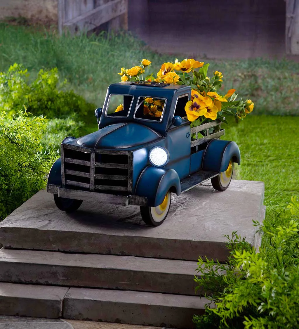 Retro Style Solar Pickup Truck Garden Decoration