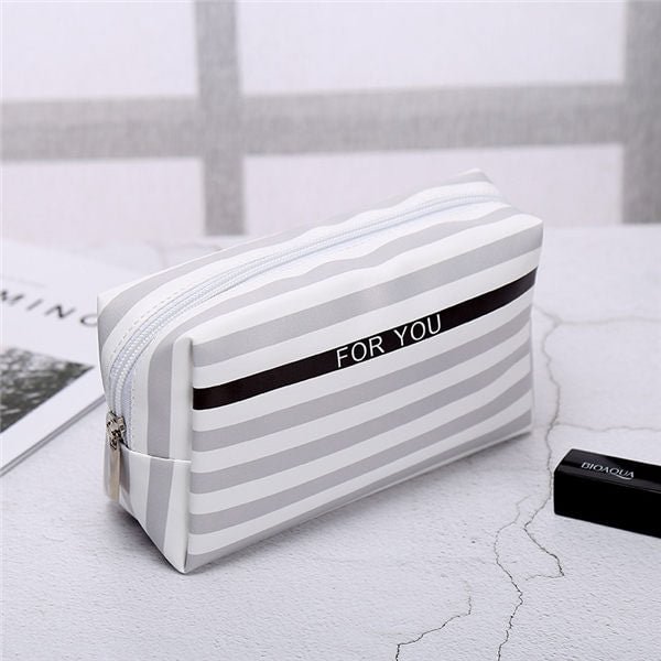PURDORED 1 pc Cactus Cosmetic Bag Women Makeup Bag Large Storage Wash Toiletry Bag Make up Case kosmetyczka