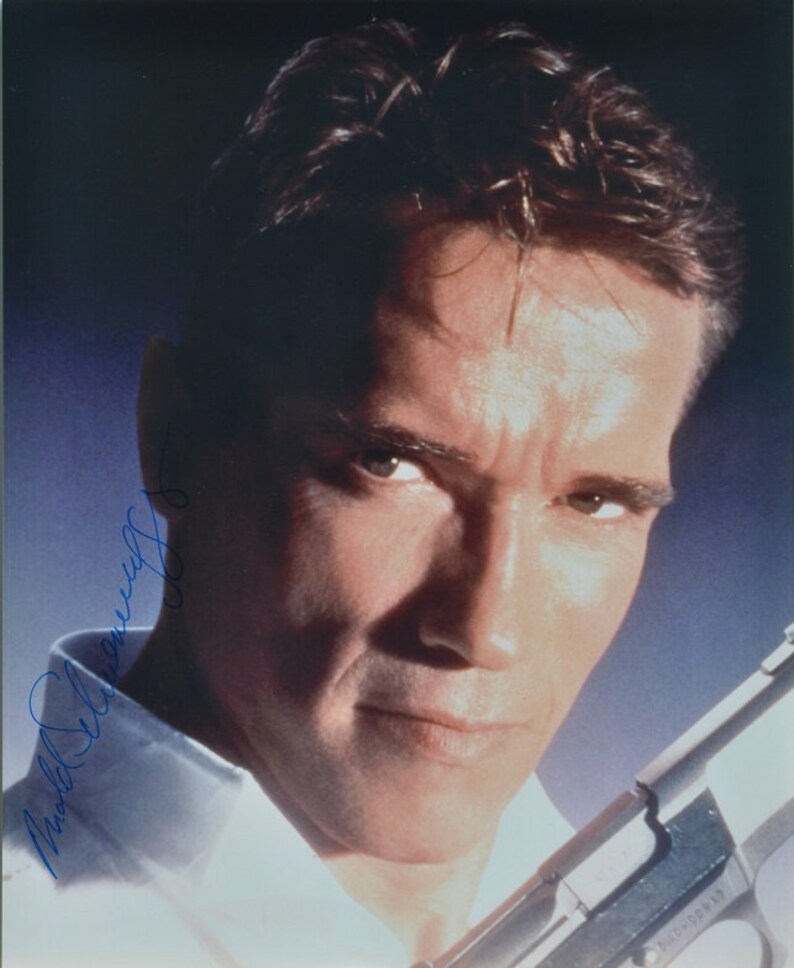 ARNOLD SCHWARZENEGGER SIGNED Autographed Photo Poster painting Terminator Predator Total Recall True Lies Mr. Universe wcoa