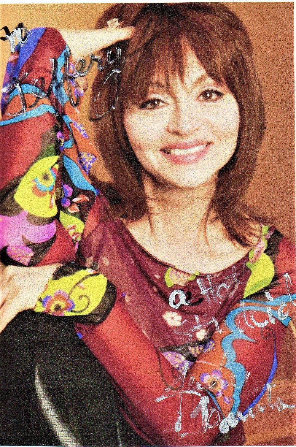 Judy Tenuta Original Autographed 4 x 6 in. Paper Photo Poster painting