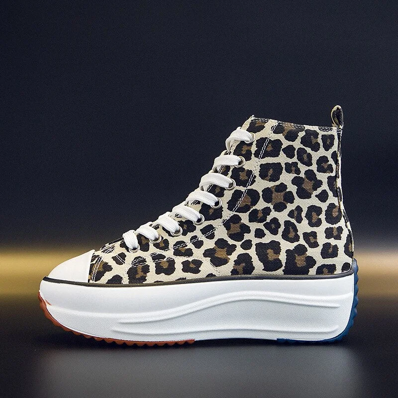 Christmas Gift Sneakers Canvas Shoes Women Trainers Women High Top Lady Autumn Female Footwear Breathable Girl White Black Sneakers