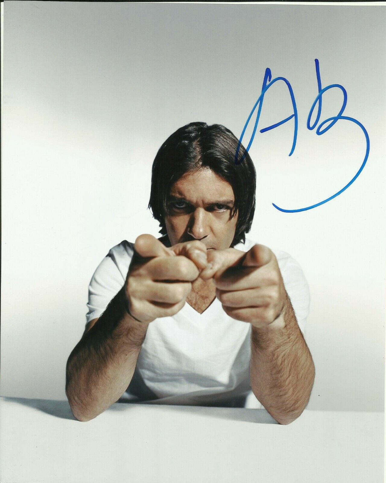 ANTONIO BANDERAS SIGNED Photo Poster painting UACC REG 242