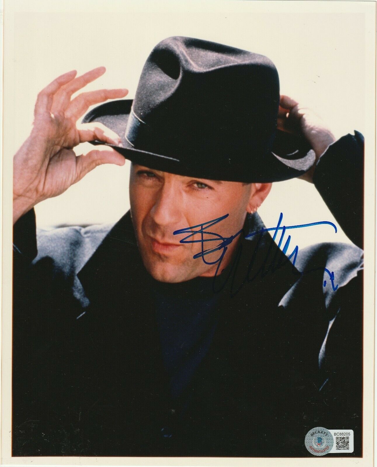 BRUCE WILLIS Signed 8x10 Photo Poster painting with Beckett COA (BAS)