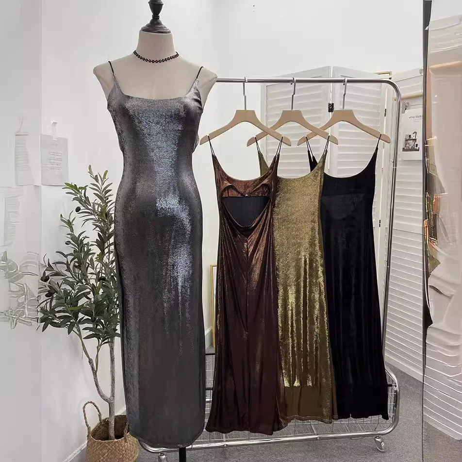 Uveng Real Shooting 鎏金带 Dress Bare Back Repair Behind The Opening Fork Long Bag Over The Knee Dress 89999