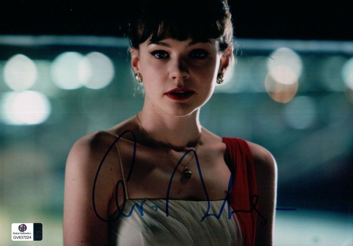 Carey Mulligan Signed Autographed 8X10 Photo Poster painting Gorgeous Sexy Earrings GV837024