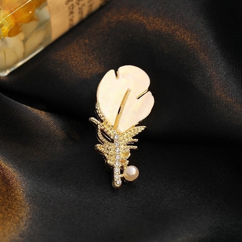 Fashion Pin Flower Alloy Plating Inlay Artificial Gemstones Pearl Women’S Brooches