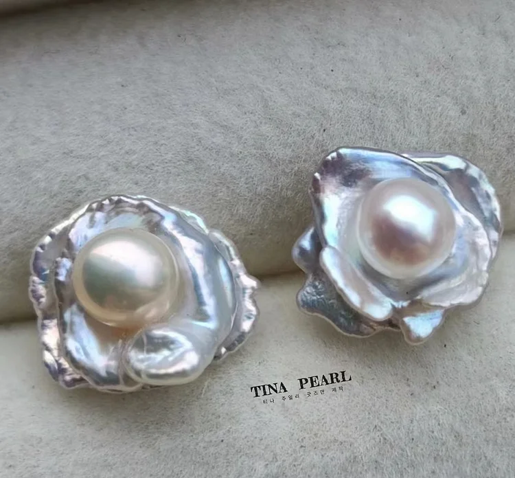 TINA Jewelry's natural mirror-like luster pearl earrings, each one carefully selected.