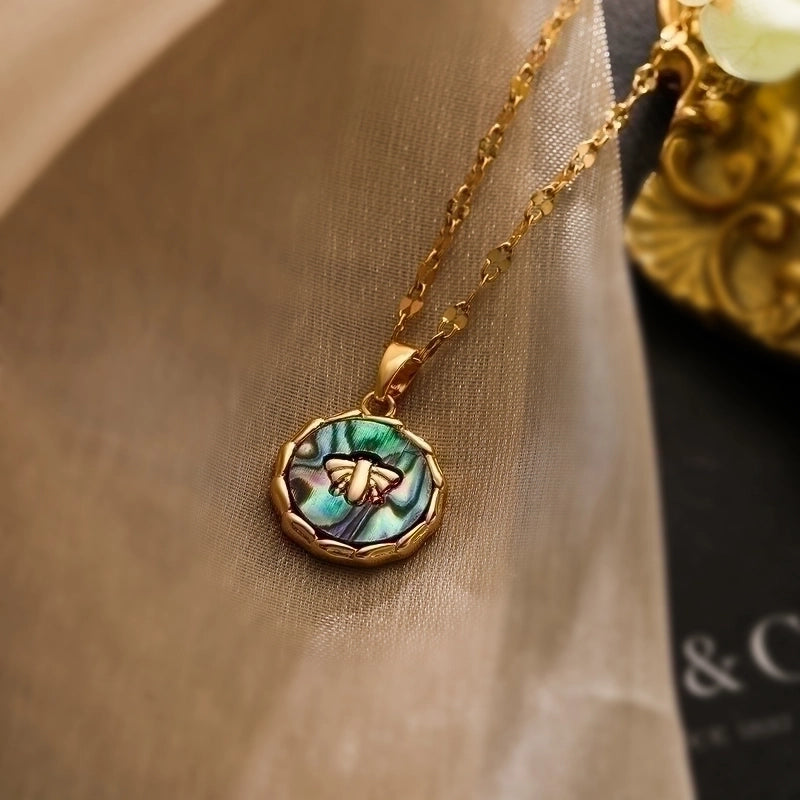 Vintage Style Minimalist Commute Star Bee Copper Plating Inlay Shell Zircon 18k Gold Plated Pendant Necklace