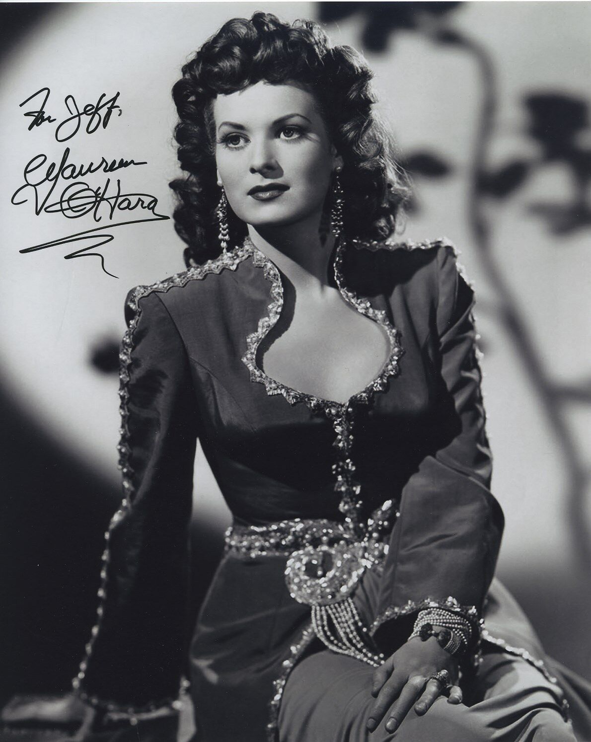 MAUREEN O'HARA SIGNED AUTOGRAPHED BW 8X10 Photo Poster painting FOR JEFF STUNNING POSE!!