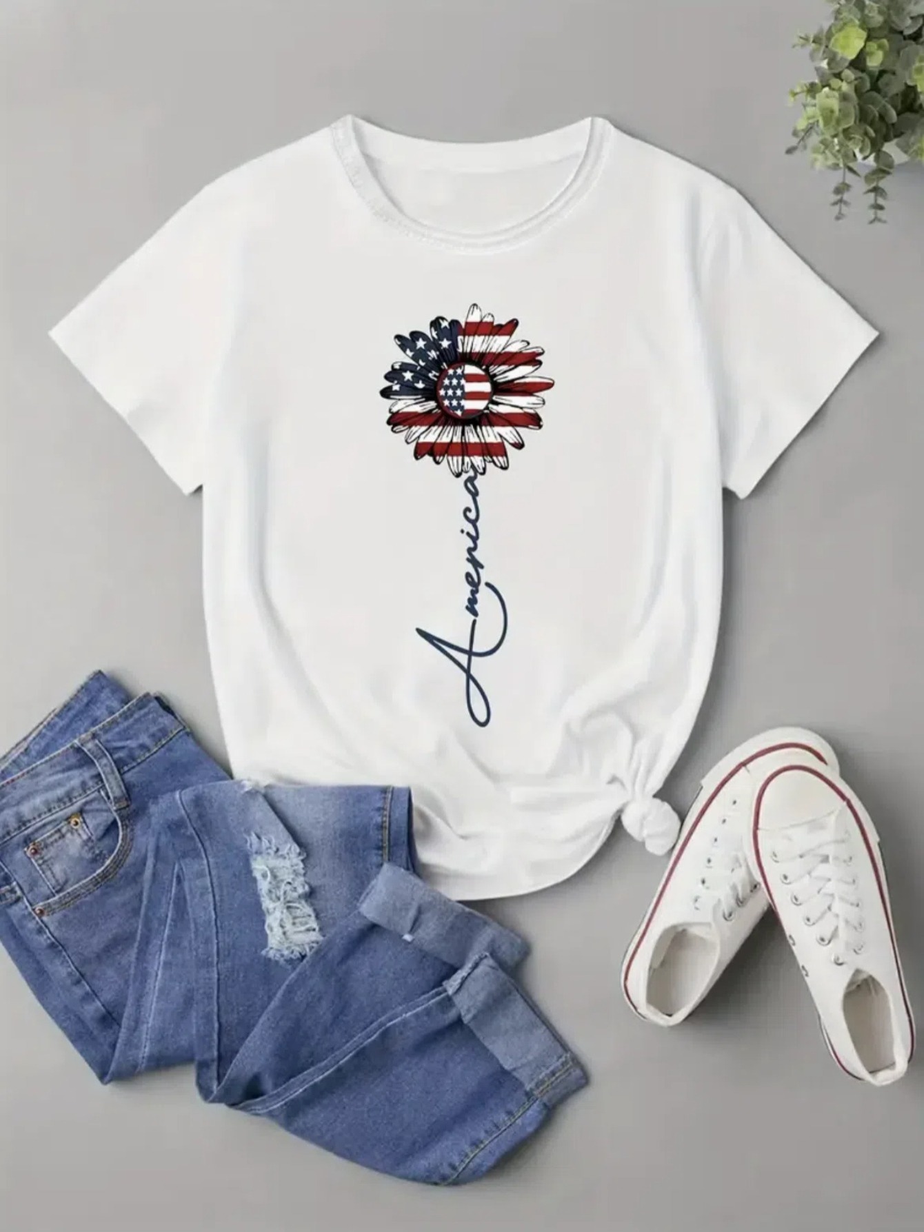 Women's Chic American Flag Print Tee - Comfy, Casual Short Sleeve Crew Neck T-Shirt For Everyday Wear & Stylish Layering | IFYHOME