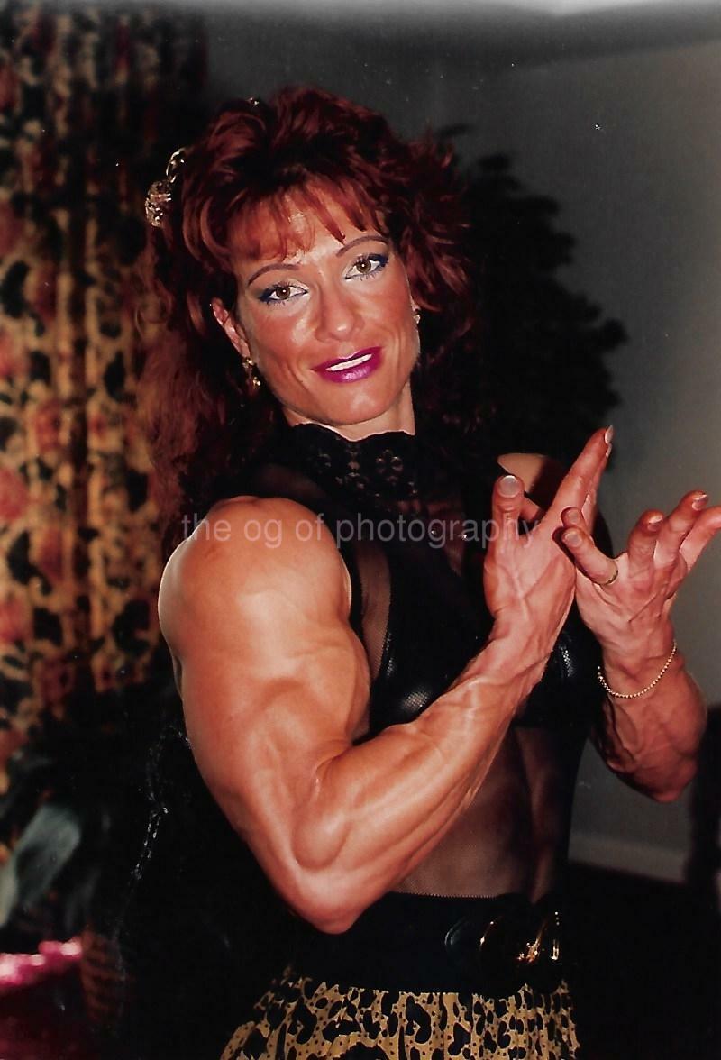 FEMALE BODYBUILDER 80's 90's FOUND Photo Poster painting Color MUSCLE GIRL Original EN 112 29 G