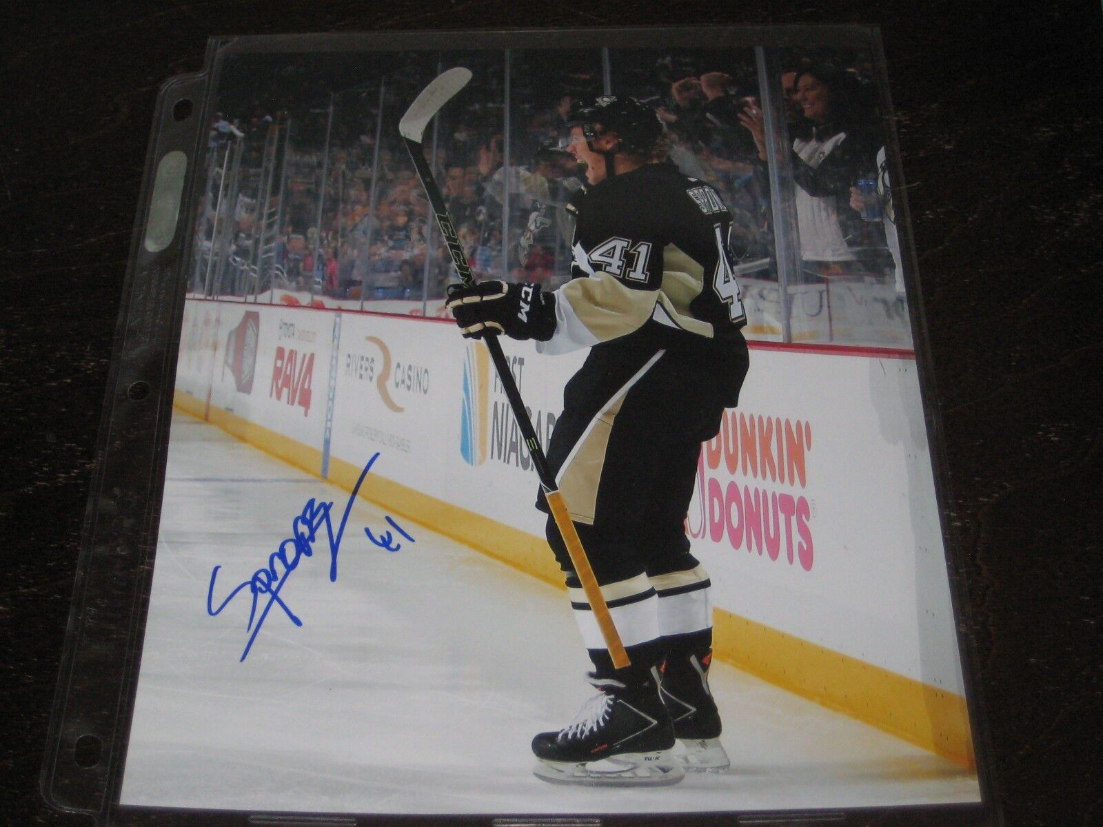 DANIEL SPRONG autographed PITTSBURGH PENGUINS 8x10 Goal