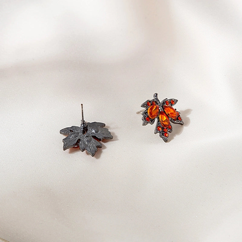 Silver Needle Autumn And Winter Micro-inlaid Full Diamond Red Zircon Red Maple Leaf Earrings Retro Artistic Temperament Girl’s Ear Jewelry