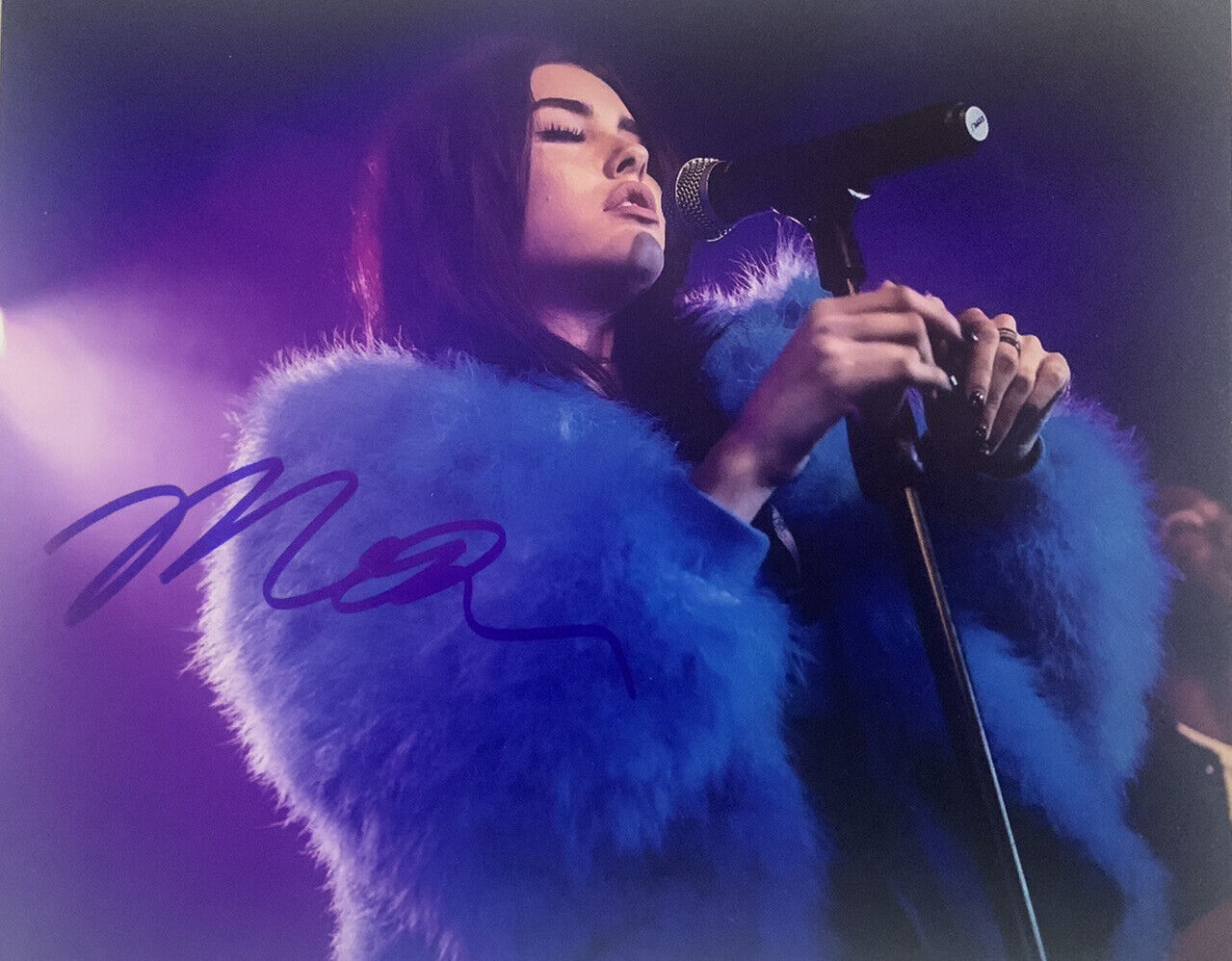 MADISON BEER HAND SIGNED 8x10 Photo Poster painting HIP HOP SINGER SEXY AUTOGRAPH AUTHENTIC COA