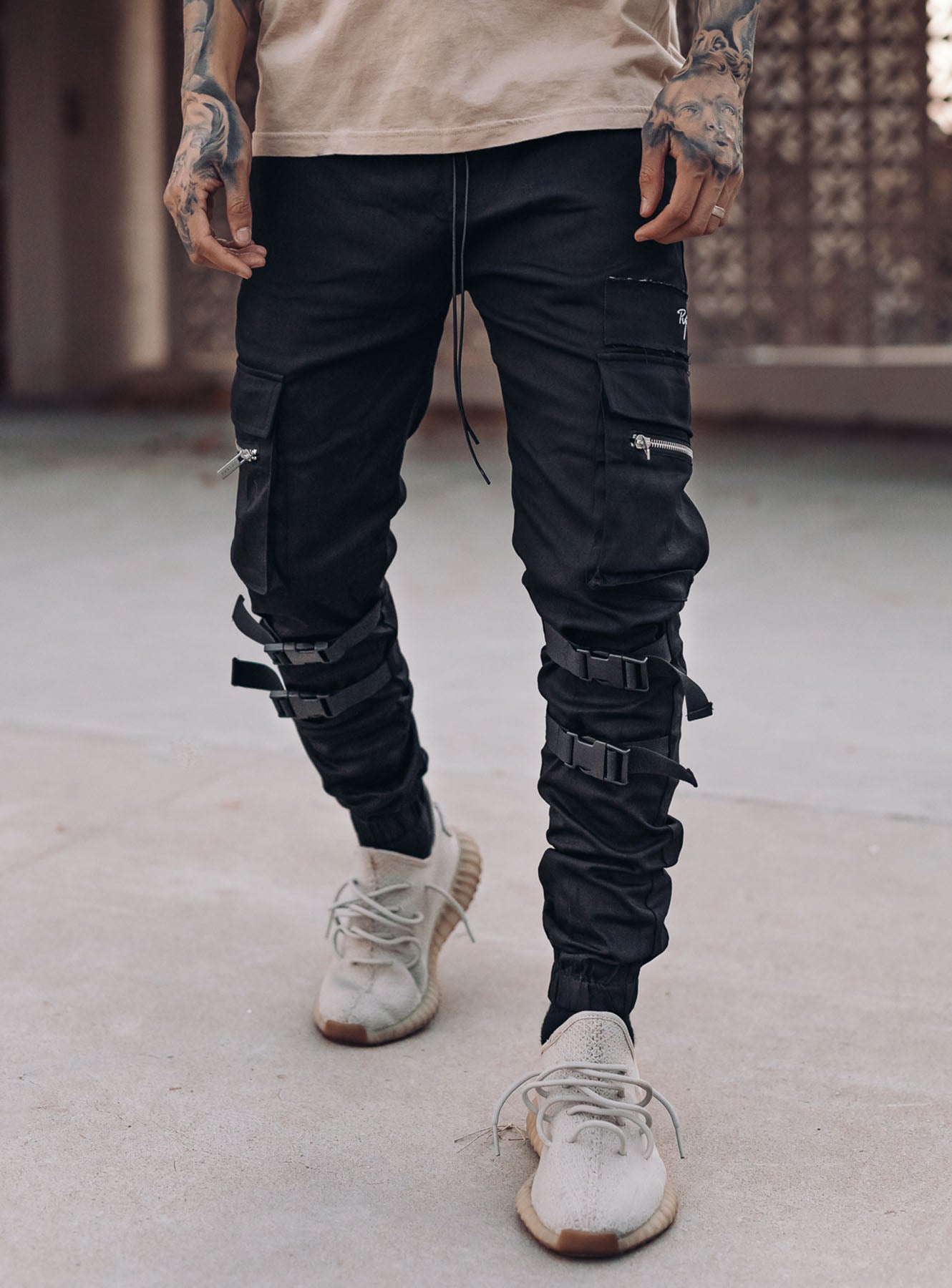 Signature Cargo Pants V2 in Black