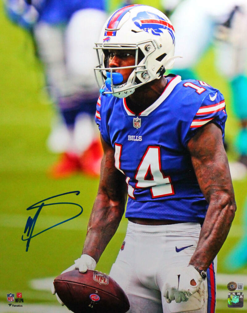 Stefon Diggs Autographed Buffalo Bills Close Up 16x20 FP Photo Poster painting- Beckett W *Blue