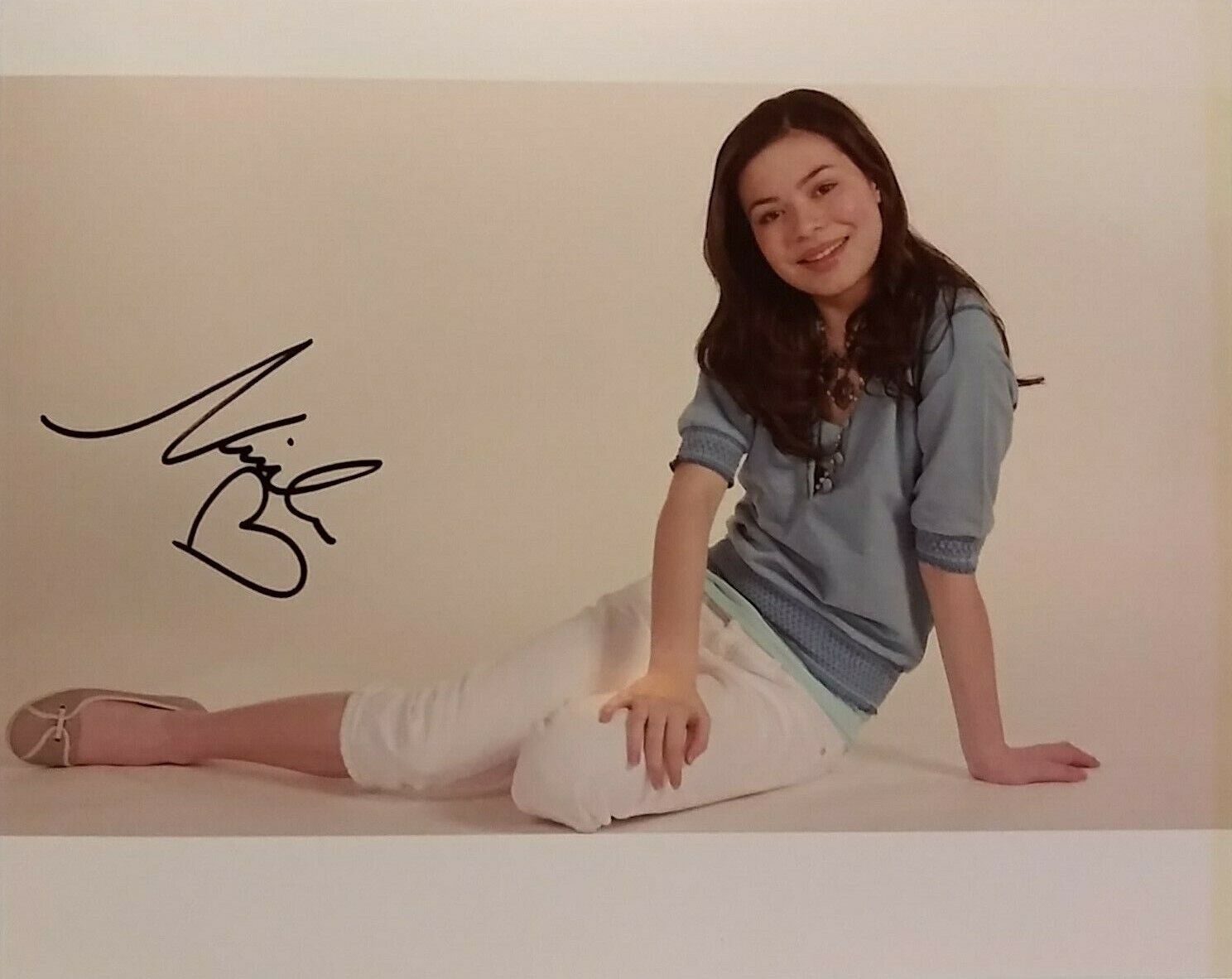 Miranda Cosgrove signed 8x10