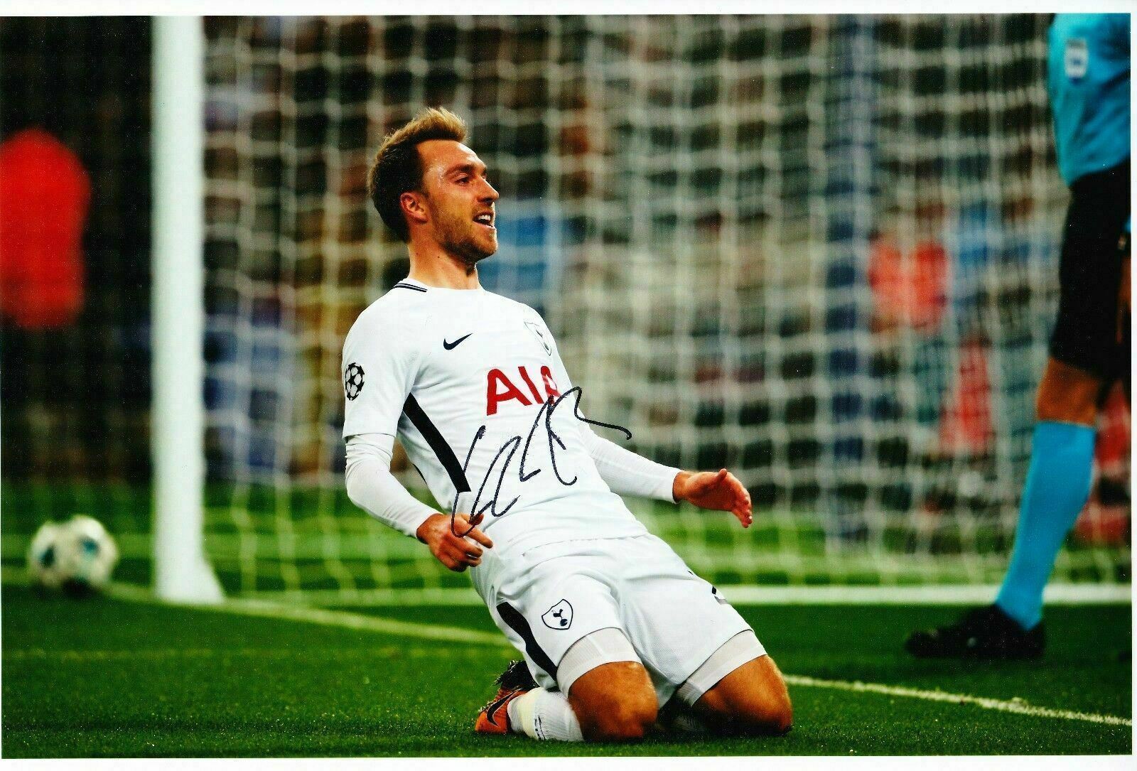 Christian Eriksen Signed 12X8 Photo Poster painting SPURS Tottenham Hotspur AFTAL COA (1637)