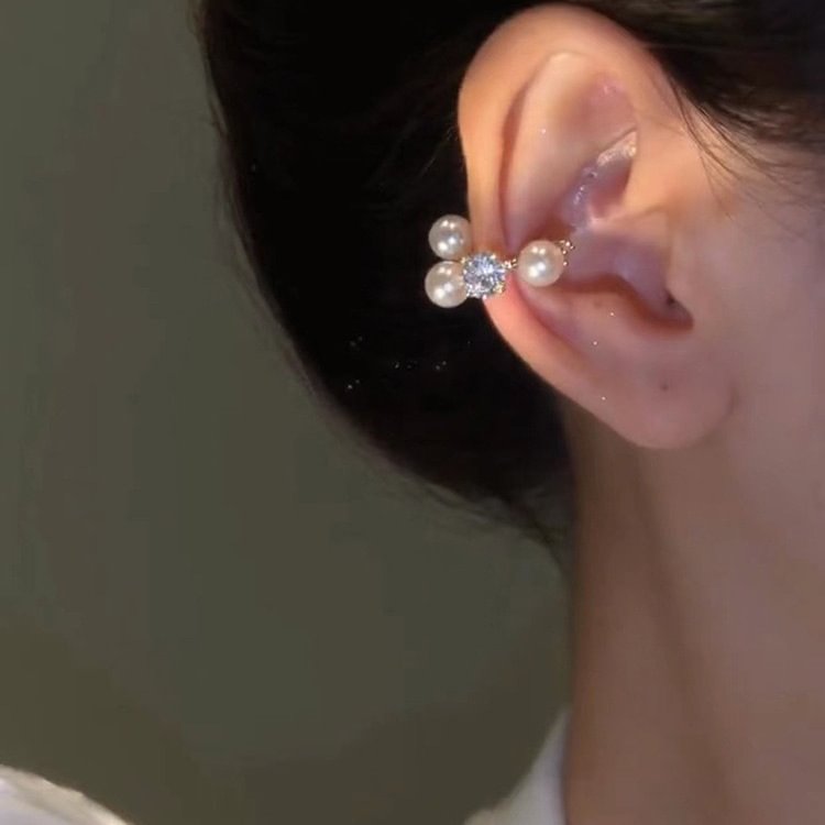 Irregular Zircon Pearl Ear Cuff