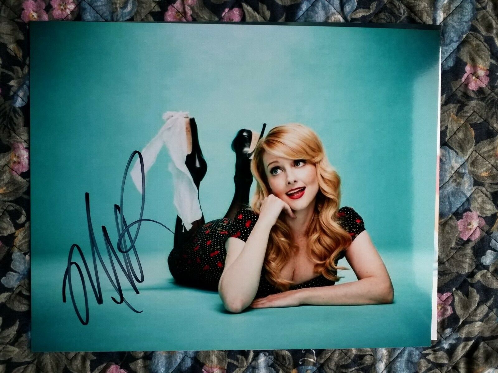 Autographed Melissa Rauch Authentic Signed 8 x 10 Photo Poster painting The Big Bang Theory