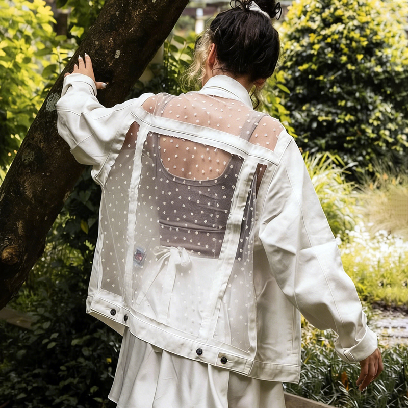 Chic Lace Denim Jacket With Heart Pattern