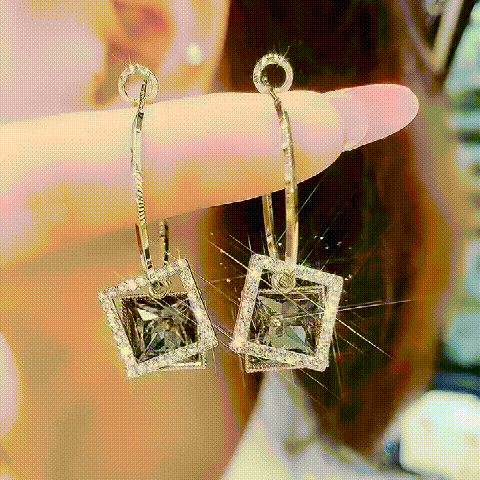 啦啦啦Square Crystal Circle Earrings