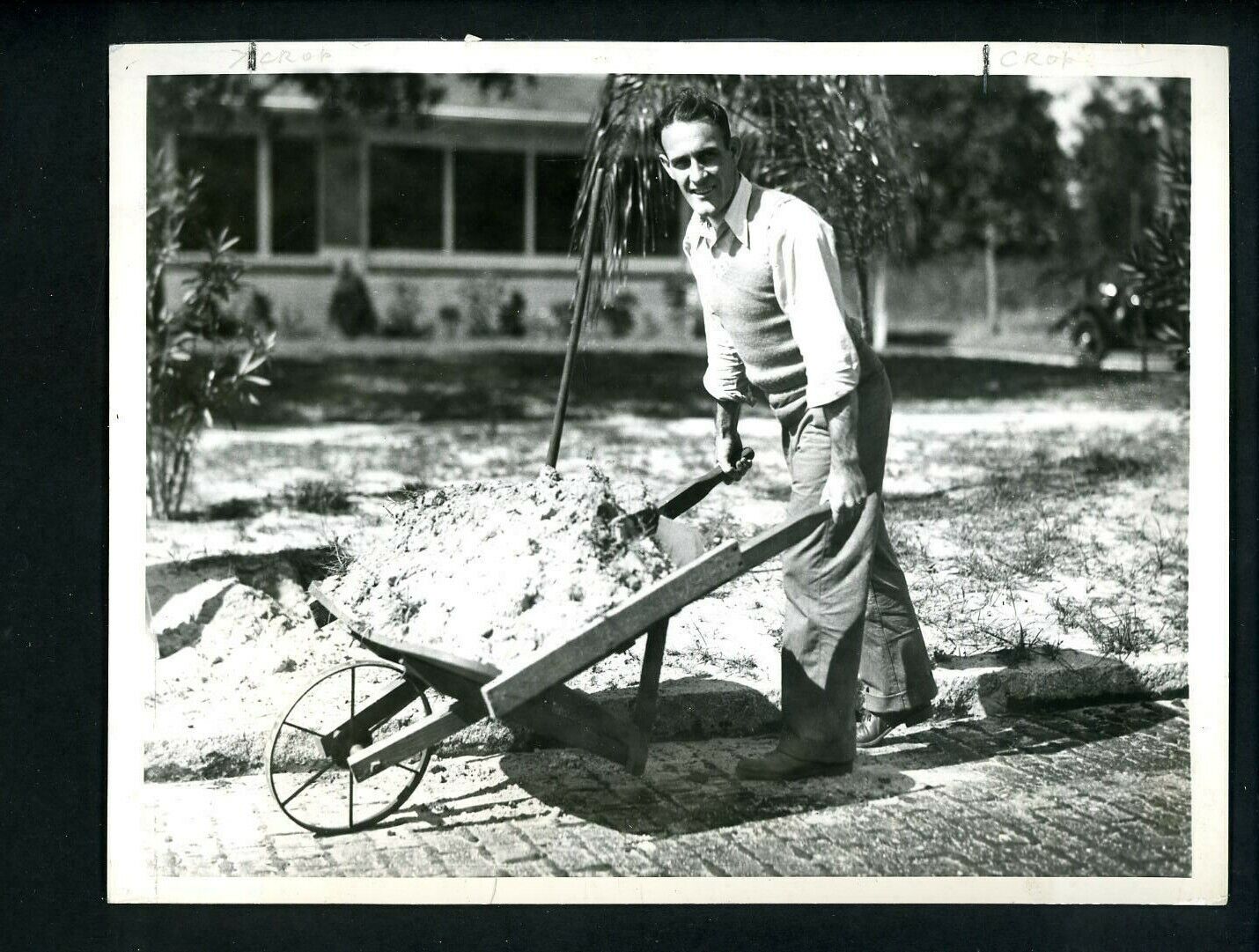 Johnny Allen working in yard circa 1930 Press Photo Poster painting Cleveland Indians Yankees