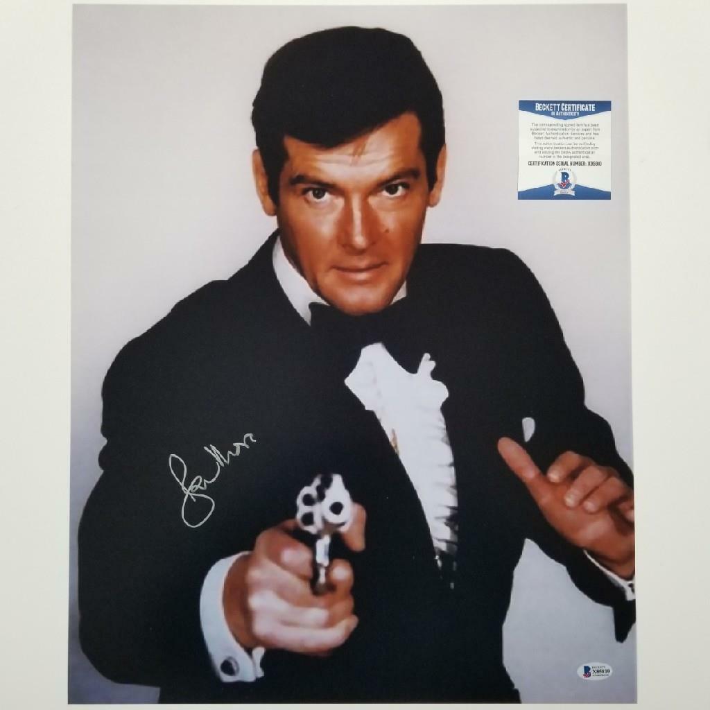 Roger Moore James Bond 007 signed 16x20 Photo Poster painting #1 Autograph ~ Beckett BAS COA