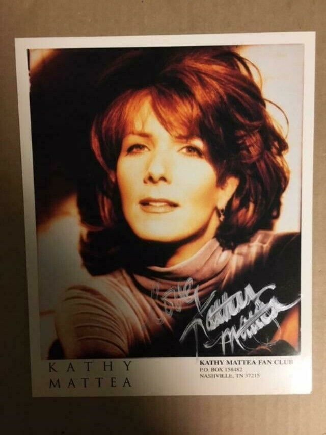 Kathy Mattea Boldly Signed 8x10 Lovely Photo Poster painting with COA