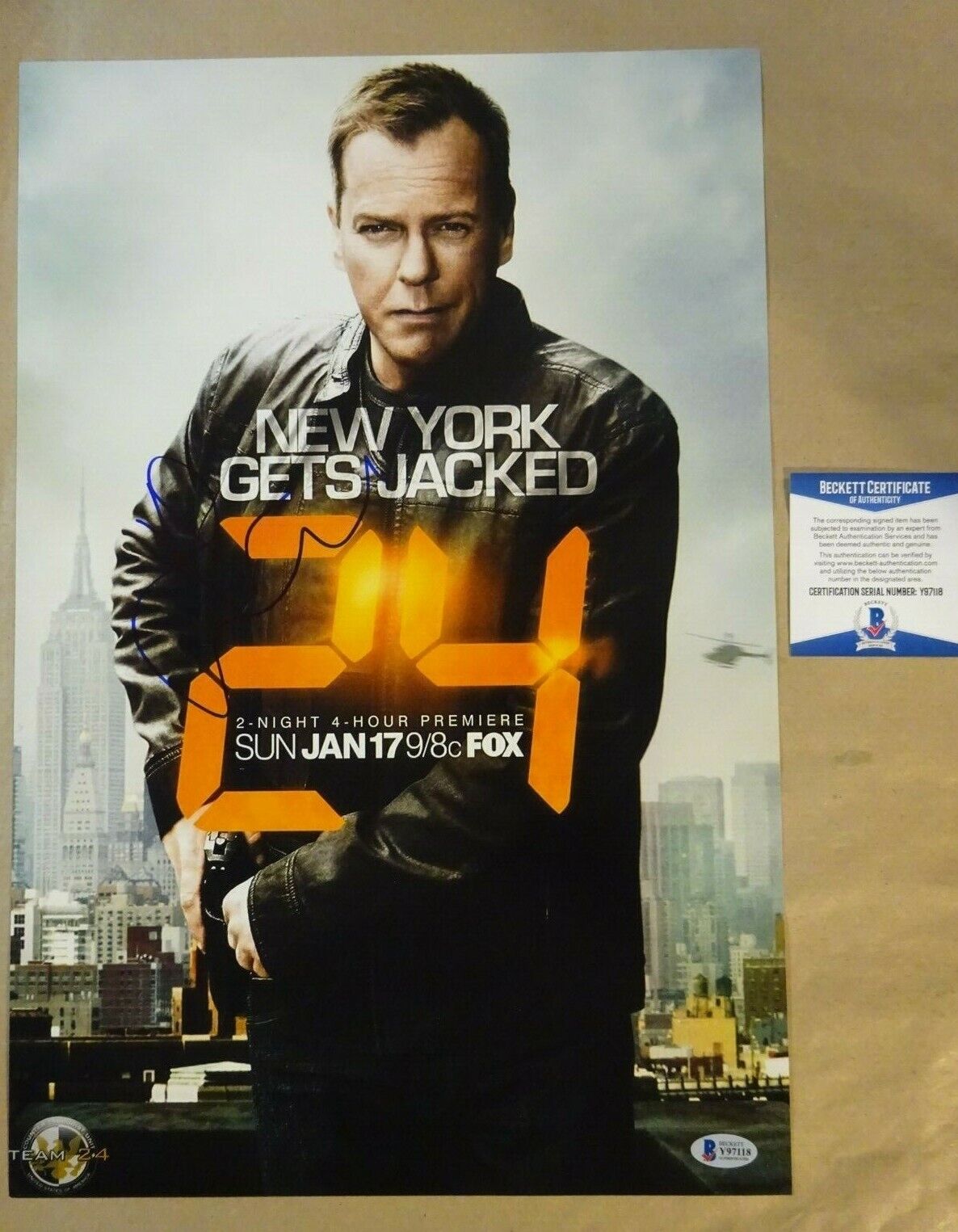 Signed KIEFER SUTHERLAND Autographed 24 12x18