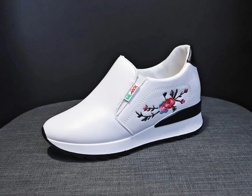 NEW Brand Women Casual Shoes Woman Sneakers Fashion Breathable PU Leather Platform White Women Shoes Soft Footwears Embroidered