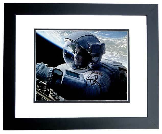 Sandra Bullock Signed - Autographed GRAVITY 8x10 inch Photo Poster painting - FRAMED
