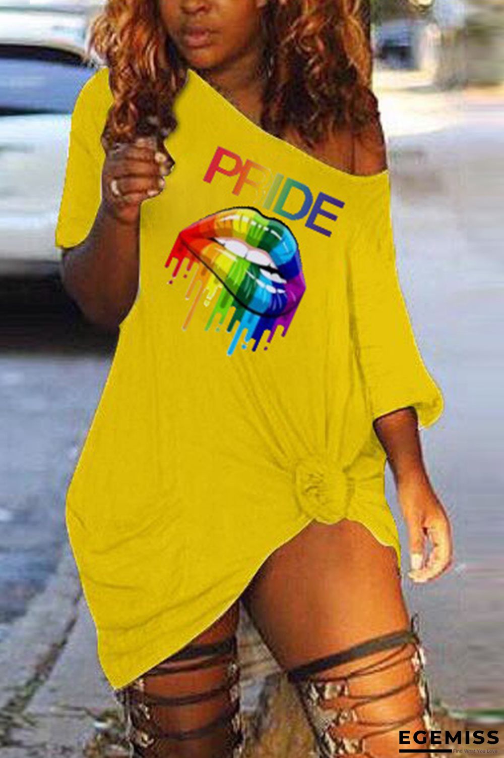 Yellow Sexy Lip Printed Slim Shoulder Dress | EGEMISS